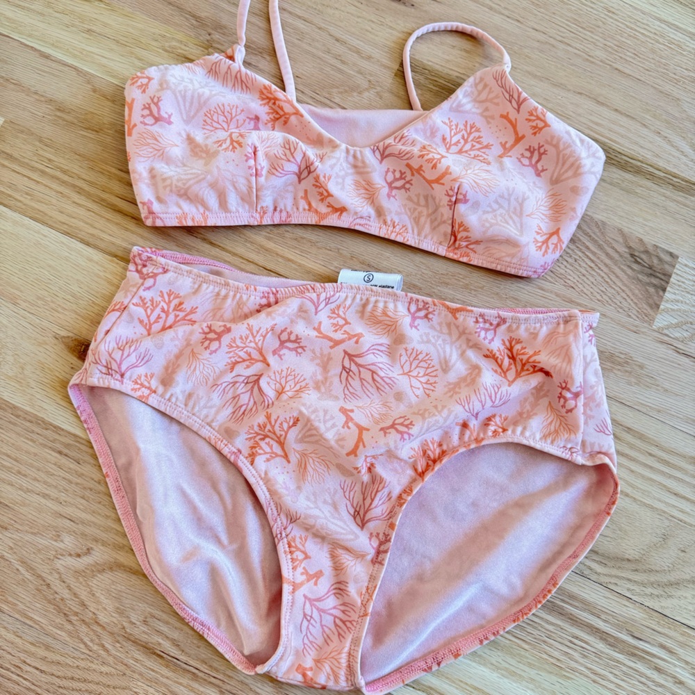 Vintage style brand new swimsuit 
Amazing quality  
Small size